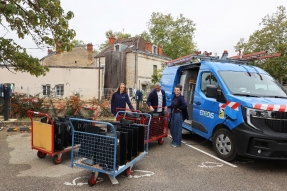  A Auxonne Enedis fait don de 35 écrans d'ordinateurs au collège